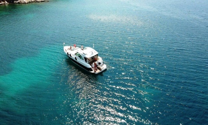 Skiathos Boat Rental | Yacht Cruisers Yachts 430c Sport Coupe
