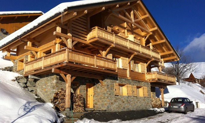 Montgellafrey Ski Chalet | YAKUSH CHALET NEAR CENTER 12 PEOPLE
