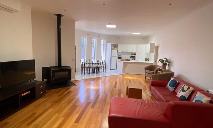 Yarraville House | Yarraville and Seddon at your doorstep