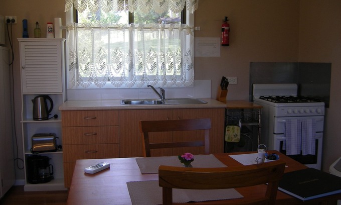 Brogo Cabin | Yasuragi Cabin 1 pet friendly bed and breakfast