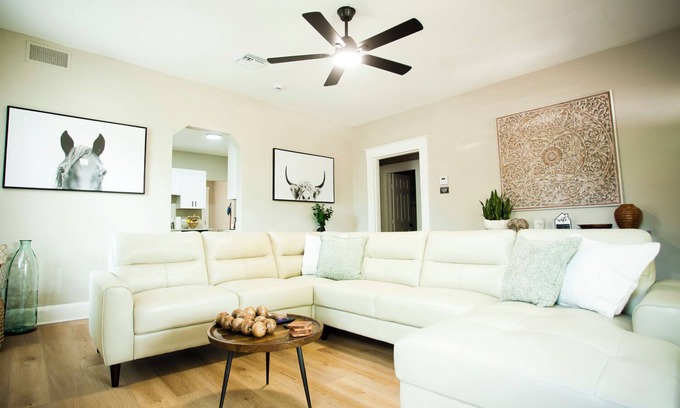 Ybor City House | Ybor City King Beds Free Private Parking 2 miles to Downtown Tampa
