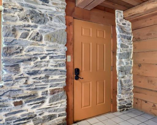 Ephrata Apartment | Ye Olde Stone Gables