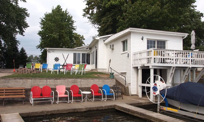 Monticello House | Year round Lake home w/wonderful frontage, nice yard w/fire pit, home theatre