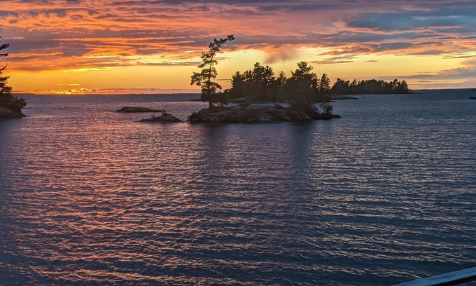 Nipissing House | Year-round paradise. Perfect for boating, swimming, fishing (summer and winter)