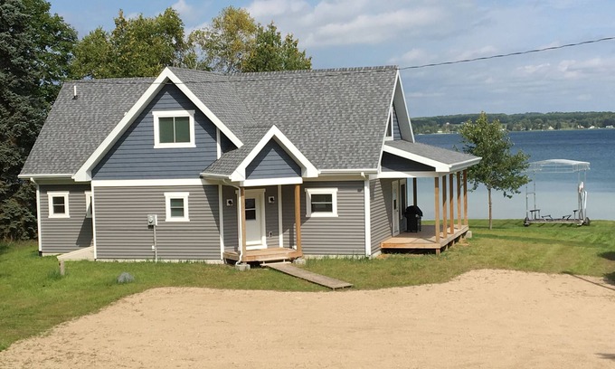 McMillan Cottage | Year-Round Waterfront Cottage