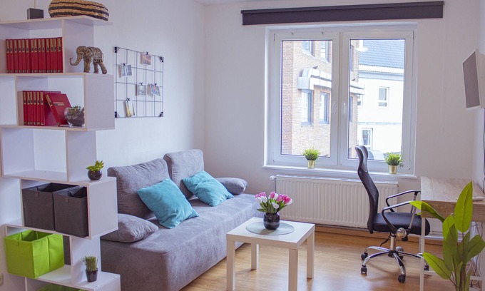 Neumuenster Apartment | Yellow Elephant Apartment am Hauptbahnhof Neumünster