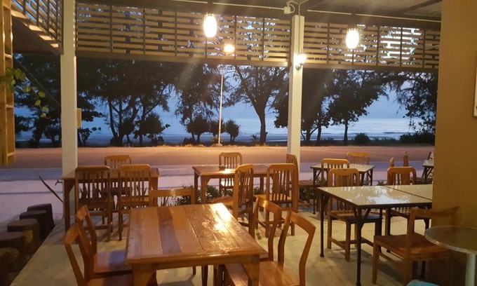Rayong Bed & Breakfast | Yellow House Rayong