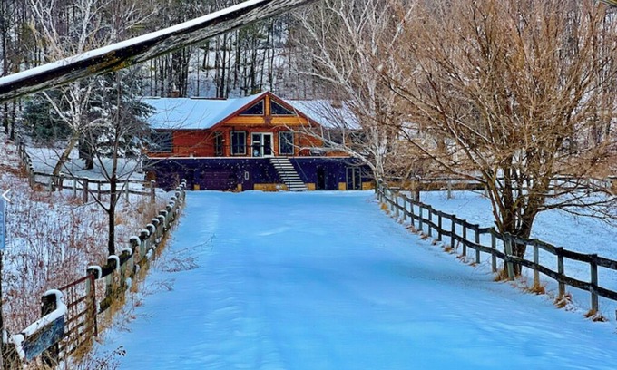 Linton Cabin | Yellow River Lodge 6-bedroom cabin w/Pool & Hot Tub & Pool Table