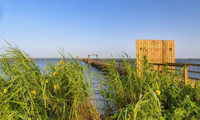 Rockport Condo | Yellow Warbler B | Access to Fishing Pier!