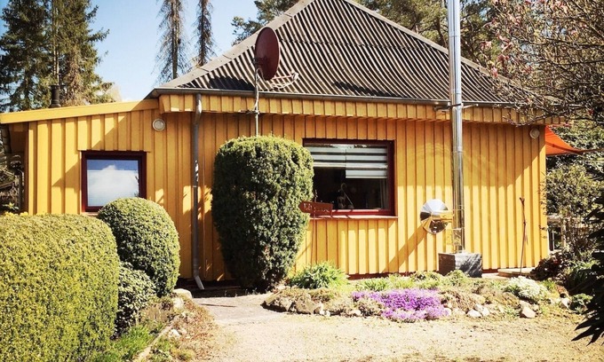 Rehburg-Loccum House | Yellow wooden house near Mardorf on the Steinhuder Meer