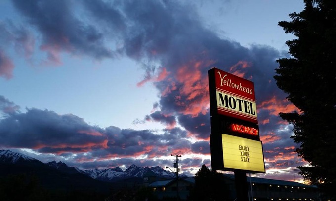 Valemount Hotel | Yellowhead Motel