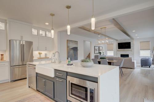 Bozeman House | Yellowstone Country Outdoor Adventures, Sleeps 6