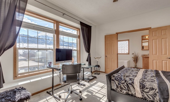 Gardiner House | Yellowstone Mountain View