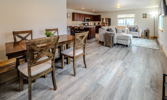 Gardiner Apartment | Yellowstone Retreat Rentals U3: two blocks from Yellowstone!