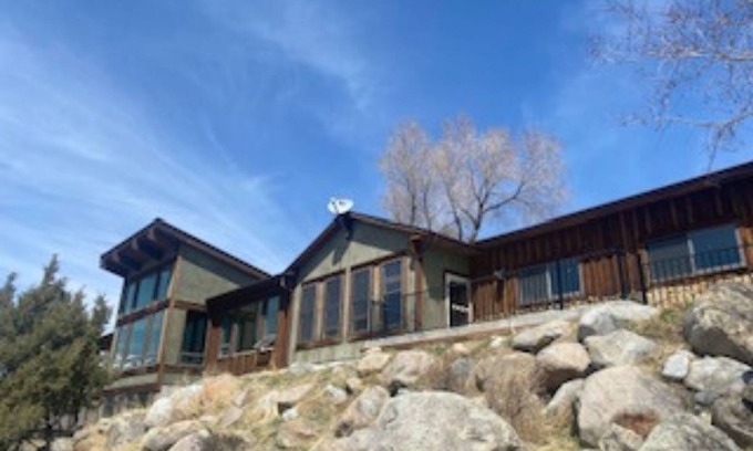 Gardiner House | Yellowstone Riverview Cabin - 4BRs w/Stunning Mountain Views!