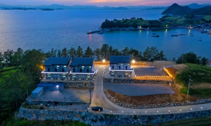 Kamdo House | Yeosu Beach Castle Pension