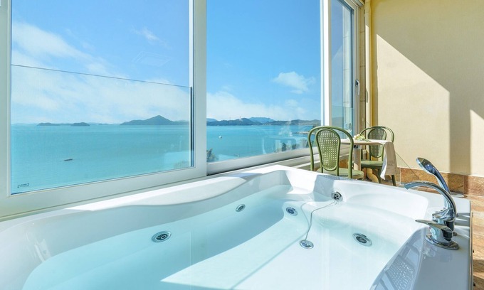 Yeosu House | Yeosu Stay Raonpine Spa Pension