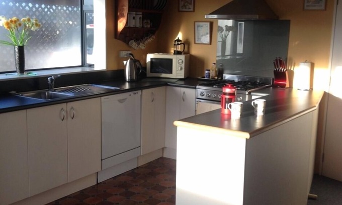 Te Anau House | Yes you deserve this comfort, warmth and style ! Double glazed sunny and warm !
