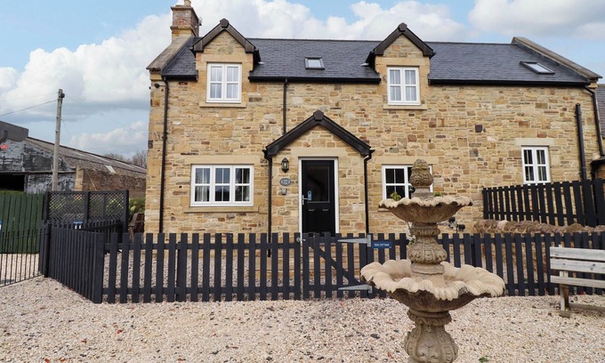 Belford Cottage | YEW COTTAGE, pet friendly, character holiday cottage in Warenford