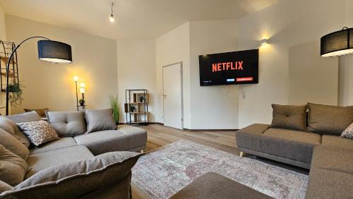 Mitte Apartment | YFB-170m2 Apartment für bis zu 15, modern, 1min zu UBahn, Ruhige Lage, Parkplätze, WIFI, Netflix, Kindergerecht