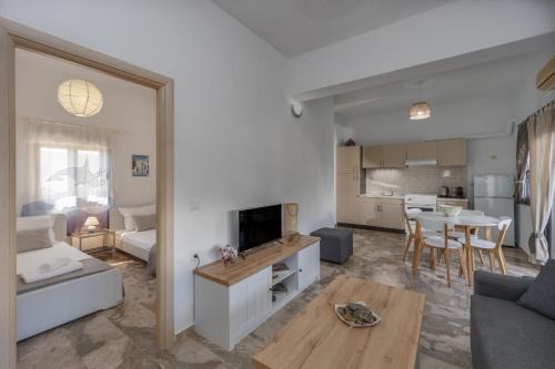 Agkisaras House | Yialos Votsalo Seaside Residence by Estia