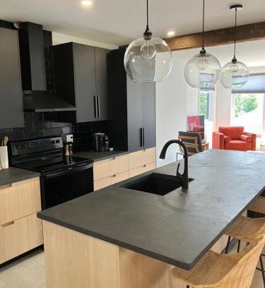 Ste Anne de Beaupre Apartment | Yin et Yang