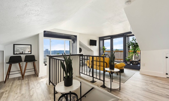 Pittsburgh House | Yinz Retreat, Above the City Home