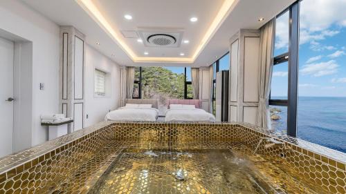 Yeongdeok Villa | yongdeok marryel poolvilla