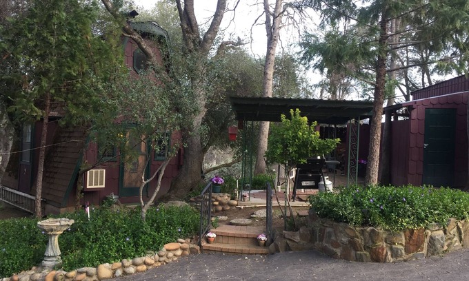 Oakhurst Cabin | Yosemite's Suite Retreat's "Gingerbread House, Perfect for 2!