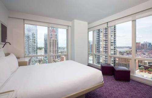 Hell's Kitchen Hotel | YOTEL New York Times Square