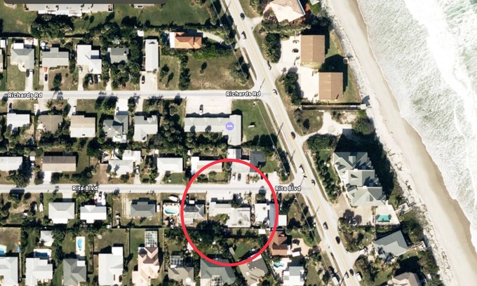 La Costa Village Apartment | You can hear the waves