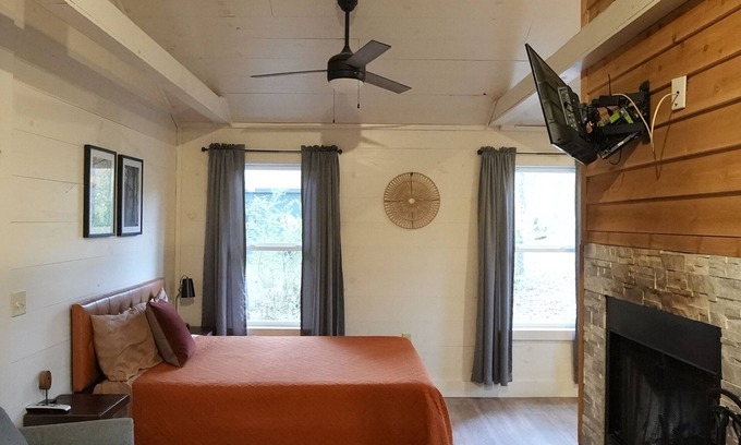 Carbon Hill Cabin | You will feel right at home in Butterfly Ridge.
