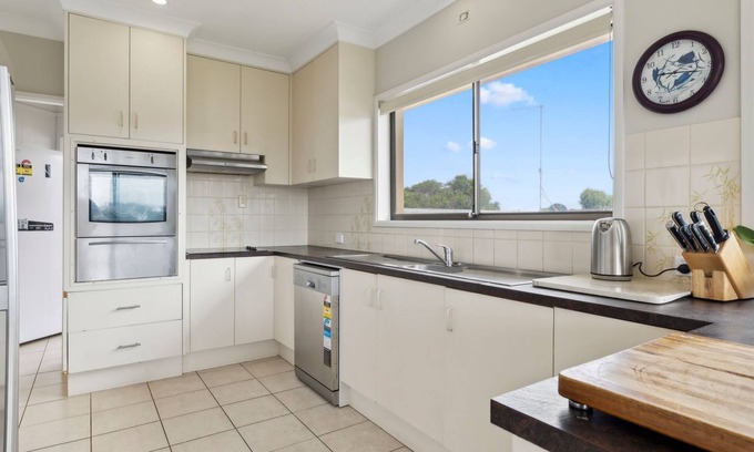 Sandy Beach House | You’ll love being front row on Sandy Beach in this airy elevated holiday home.