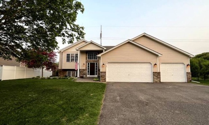 Lino Lakes House | Young Family Equipped Home
