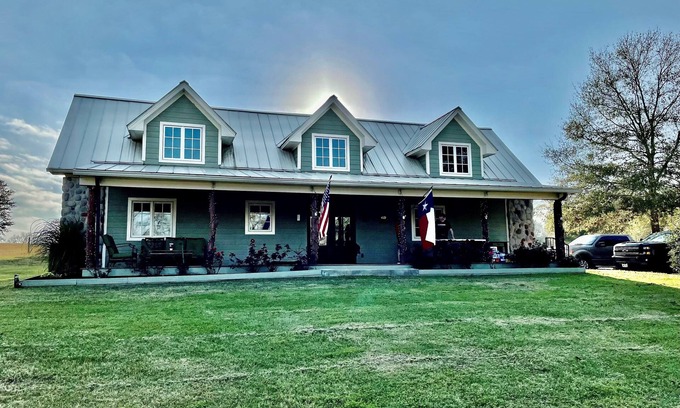 Brenham House | Your 12 Acre Farmhouse Retreat - Relax and Unwind by the Campfire and Pond