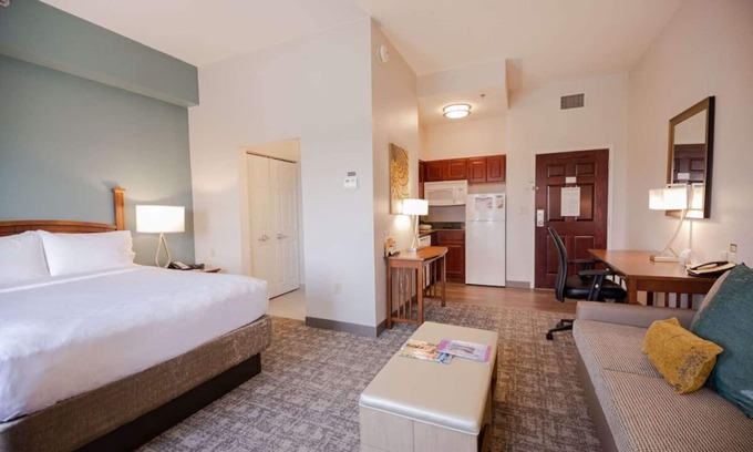Highlands - Perkins Hotel | Your Baton Rouge Suite Oasis! With Private Full Kitchen! Pets Allowed!
