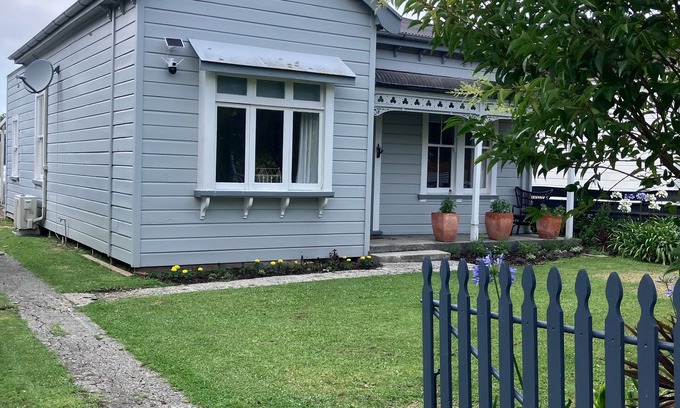 Gisborne Villa | Your city oasis awaits located less than 1km from city centre & local beaches
