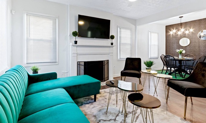 Whitehall House | Your Comfy Contemporary Escape w/Game Room