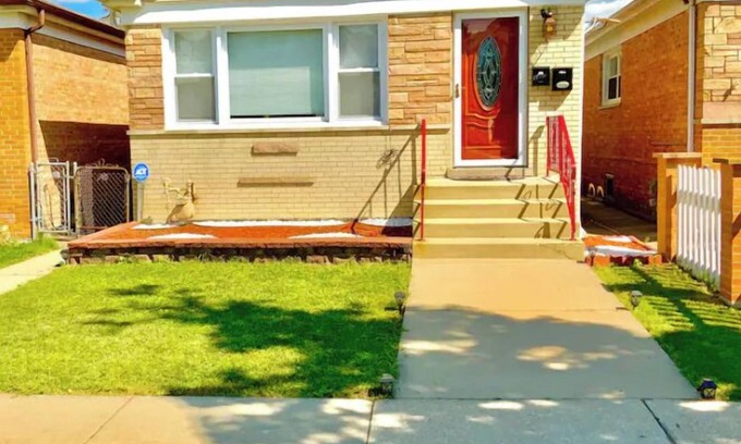 Chicago House | Your Cozy 2nd Home!/Near Rosemount/O'Hare Airport!