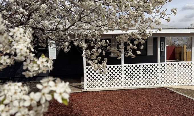 Bloomfield House | Your Cozy Base for Fun Escapes!