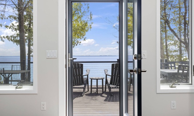 Suttons Bay House | Your eye is caught, and your senses overwhelmed, when you enter The Step Lodge
