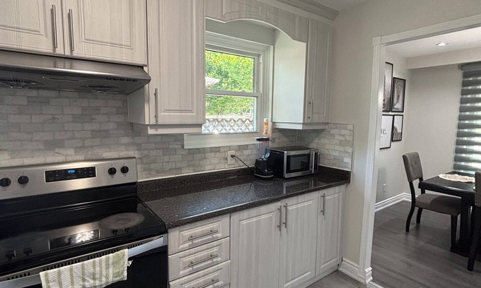Brampton House | Your Home Away From Home – Spacious 3-Bedroom Comfort