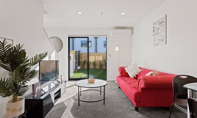 Te Atatu Peninsula House | Your Home-Away-From-Home!