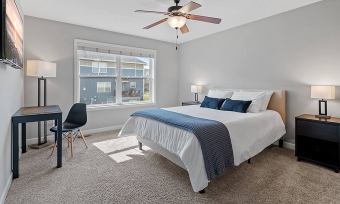 Lake Elmo House | Your Home Away From Home! Cozy & Clean Conveniently Located Townhome!