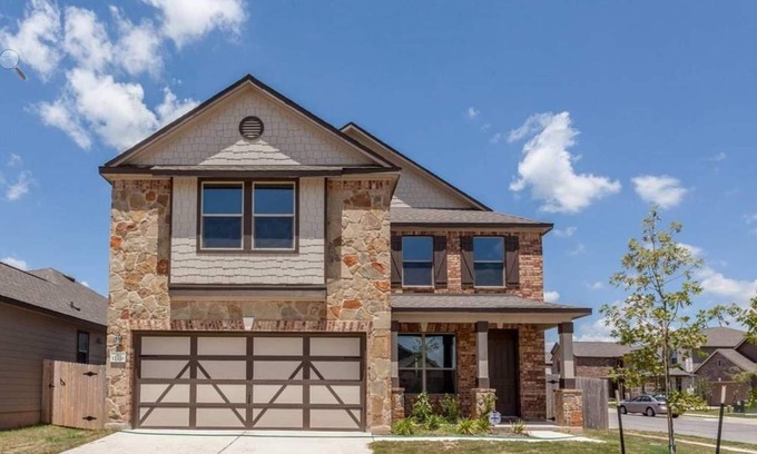Del Valle House | Your Home Away From Home - Entire 2,200 SF