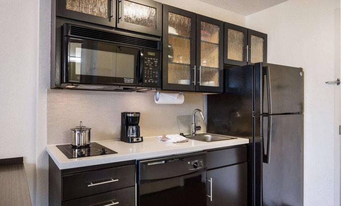 Golden Apartment | Your Home Away From Home! Pet-Friendly Stay with Kitchenette!