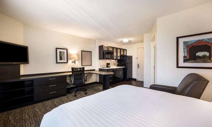 Golden Apartment | Your Home Away From Home! Pet-Friendly Stay with Kitchenette!