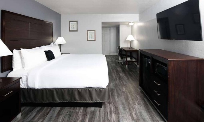 Downtown Tucson Hotel | Your Home Away From Home! Outdoor Pool, Free Parking, Near Arizona Stadium