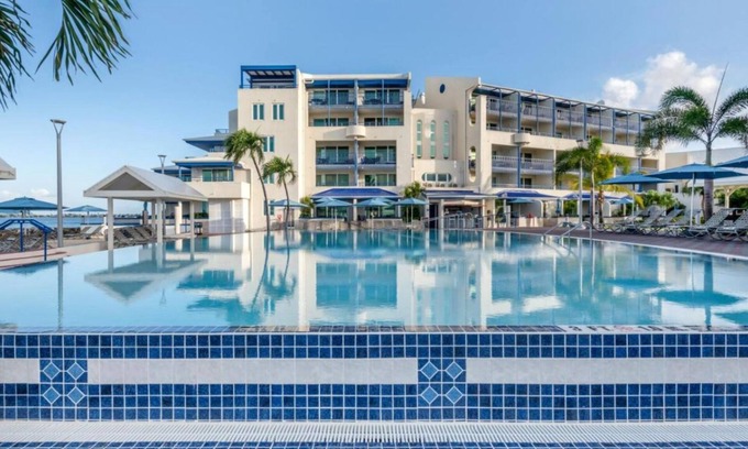Pelican Key Hotel | Your Home Away From Home! Onsite Pool, Free Parking, Beach Front