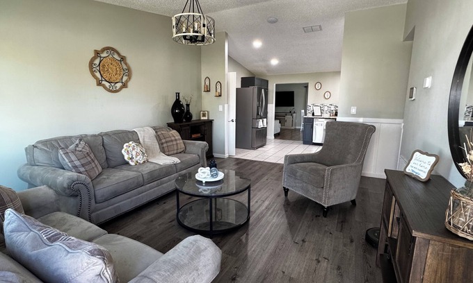 New Port Richey East House | Your home away from home/The perfect place to unwind with family & Friends